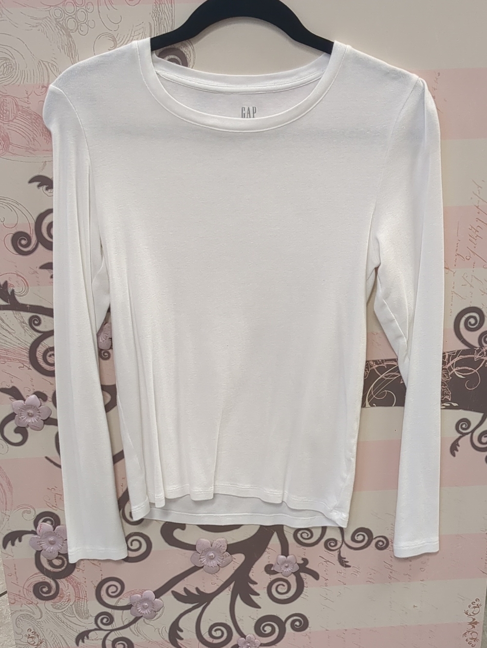 GAP Women's White Long-Sleeve Crewneck Tee
